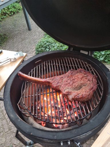 Tomahawk steak
